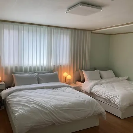 Sunnyside House/ Hongik St. Exite 5~7 3Min Villa